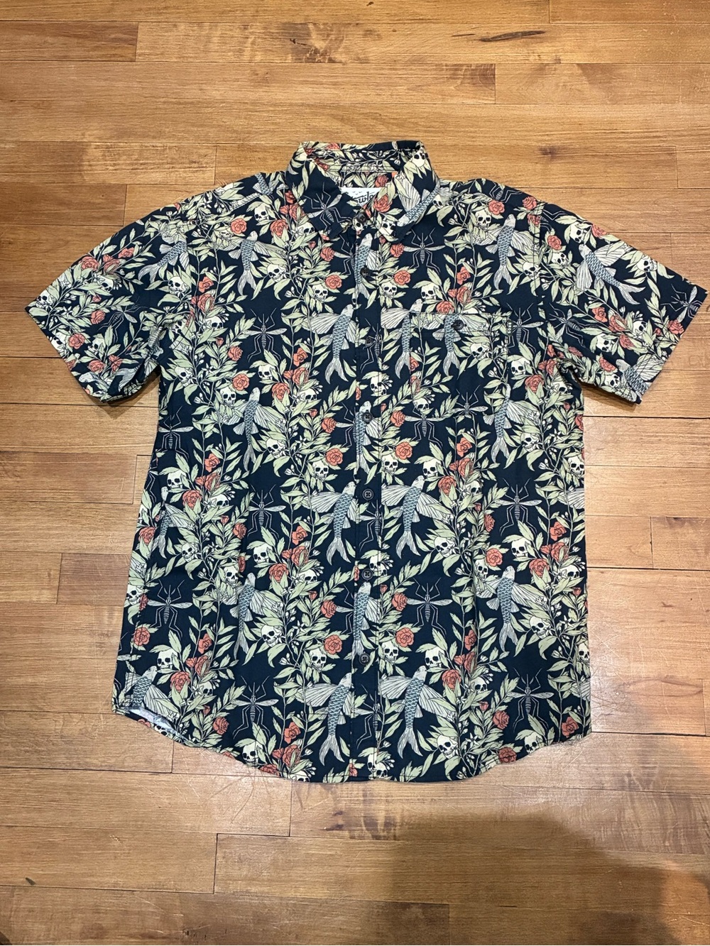 HOWLER BROTHERS - Skulls n Begonias, men’s Mansfield shirt - size SMALL NWOT